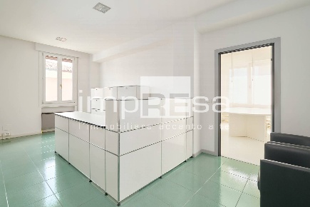 Foto Ufficio in Viale Giuseppe Verdi, Treviso Eden - Tribunale di 129 m²