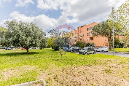 Foto Appartamento in Via Vincenzo Petra, Roma Dragona di 58 m² con 3 locali