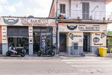 Foto Attività commerciale in Via Pietro Novelli, Catania di 180 m²