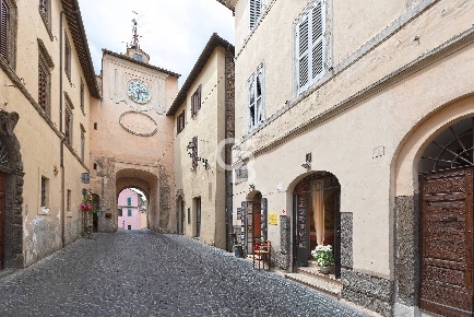 Foto Attività commerciale in Via degli Anguillara, Capranica Centro