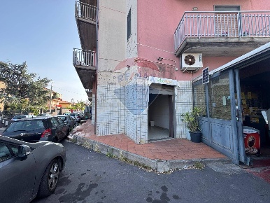 Foto Locale commerciale in Via Umberto, San Pietro Clarenza di 51 m²