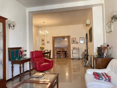 Foto Appartamento in PIAZZA CAVALLOTTI, Mantova Centro di 140 m² in vendita
