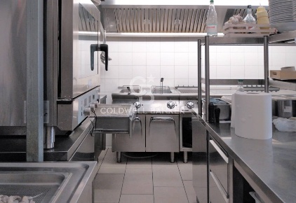 Foto Attività commerciale in Viale dei Navigatori, Tarquinia di 100 m²