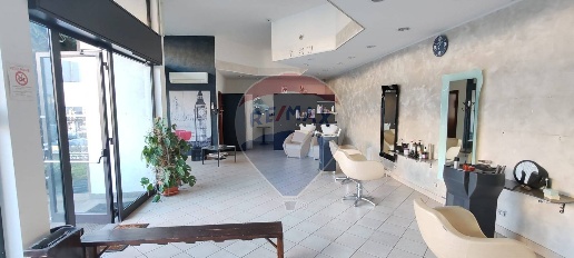 Foto Locale commerciale a Gallarate Caiello di 70 m² con 2 locali