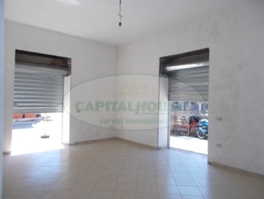 Foto Locale commerciale a San Prisco di 70 m² con 2 locali in affitto