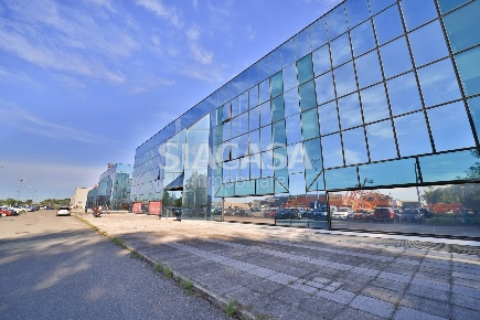 Foto Ufficio a Mezzago Centro di 223 m² con 1 locali in affitto