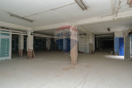 Foto Locale commerciale in Corso Indipendenza, Catania di 1110 m²