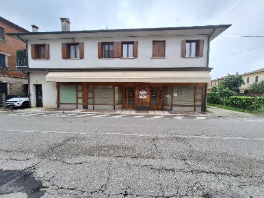 Foto Locale commerciale in via Risorgimento, Montebelluna Centro di 170 m²