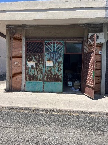 Foto Negozio in PIAZZALE ITALIA, San Pietro Clarenza di 29 m² con 2 locali