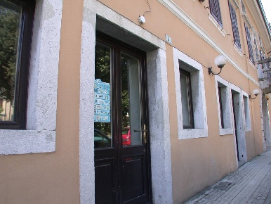 Foto Locale commerciale in Piazza Tommaseo, Gorizia Centro di 89 m²