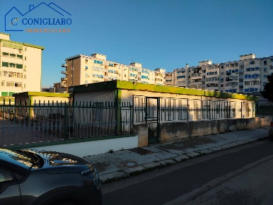 Foto Locale commerciale in Via Paratore, Palermo Guadagna di 1500 m²