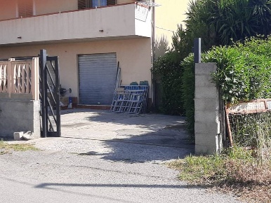 Foto Magazzino in Traversa Via Emilia, Catanzaro Catanzaro Lido di 80 m²
