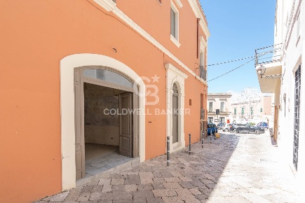 Foto Locale commerciale in Via Libertà, Matino Centro di 116 m² in affitto