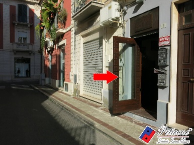 Foto Locale commerciale in Via oberdan, Fondi Centro di 20 m² con 1 locali