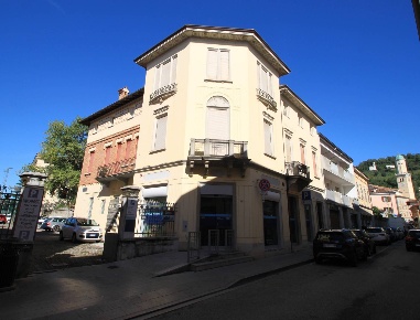 Foto Locale commerciale a Cormons di 227 m² con 4 locali in vendita