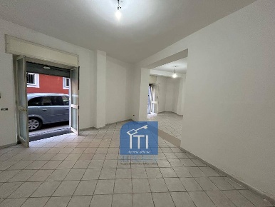 Foto Negozio in Via Colonnello D. Morgera, Qualiano di 70 m² in affitto