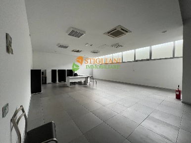 Foto Ufficio in Zona industriale, Campobasso Pesco Farese di 2500 m²