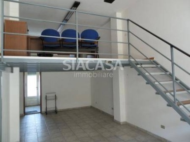 Foto Negozio a Agrate Brianza Centro di 59 m² con 2 locali in vendita