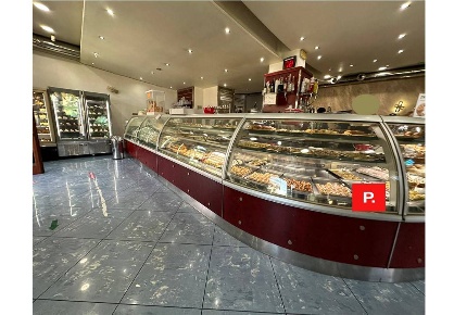 Foto Attività commerciale in Viale del Consiglio D'Europa, di 380 m²