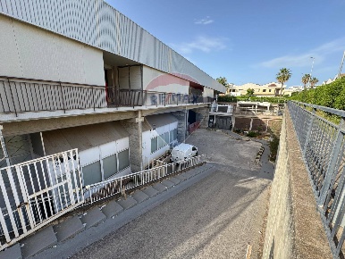 Foto Attività commerciale in Via salvo randone, Siracusa di 855 m²