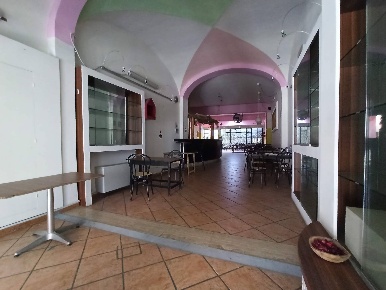 Foto Attività commerciale in Via Santa Maria, Pisa Santa Maria di 350 m²
