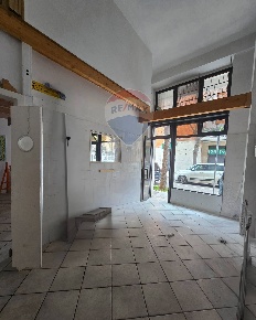 Foto Locale commerciale in Via Manzoni, Lecce Ariosto di 50 m² con 1 locali