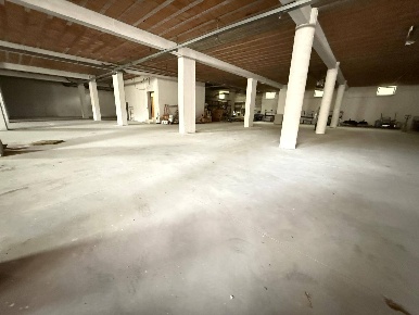 Foto Magazzino in Via Forche Caudine, Maddaloni di 750 m² con 1 locali