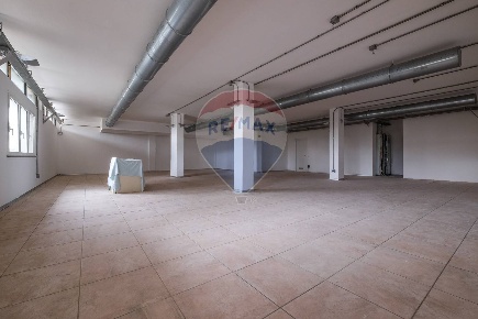 Foto Locale commerciale in via Provinciale, Lurano di 205 m² con 1 locali
