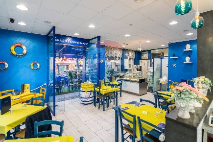 Foto Attività commerciale in Via Ughetti, Catania di 100 m² con 2 locali