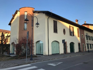 Foto Locale commerciale in Via Cimbardi, Cassano d'Adda Centro di 163 m²