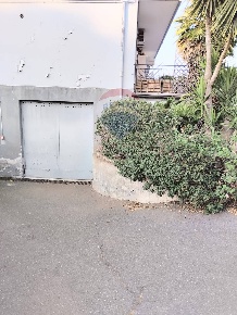 Foto Attività commerciale in Via Bronte, Catania Cibali di 71 m² in vendita