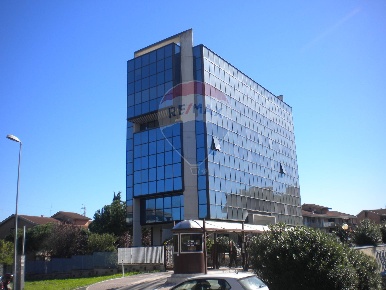 Foto Ufficio a Roma Ponte Mammolo di 160 m² con 6 locali in affitto