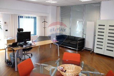 Foto Ufficio in Presolana, Medolago di 535 m² in affitto