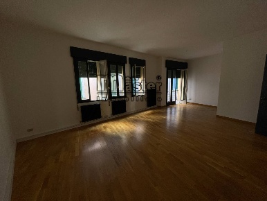 Foto Ufficio in corso del popolo, Treviso Duomo di 80 m² con 3 locali
