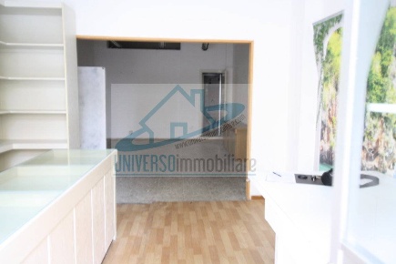 Foto Attività commerciale in Via Foscolo, Grottammare di 42 m² con 2 locali