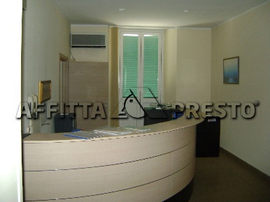 Foto Ufficio in Via Giuseppe Garibaldi, Livorno di 600 m² con 18 locali