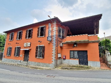 Foto Locale commerciale in via Matteotti, Cadorago Bulgorello di 187 m²