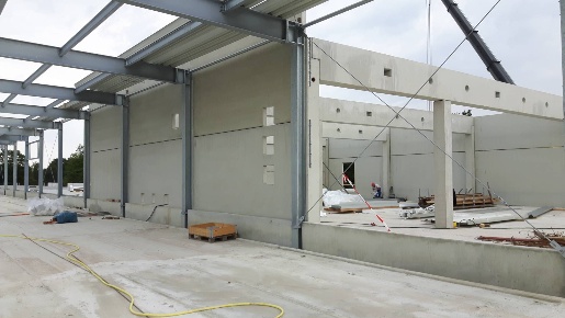 Foto Attività commerciale in viale etruria, Cascina Semicentro di 1700 m²