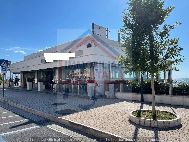 Foto Negozio in via lungomare, Minturno Centro di 8000 m² con 20 locali