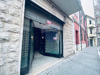Foto Locale commerciale in via Garibaldi, Campobasso Semicentro di 127 m²