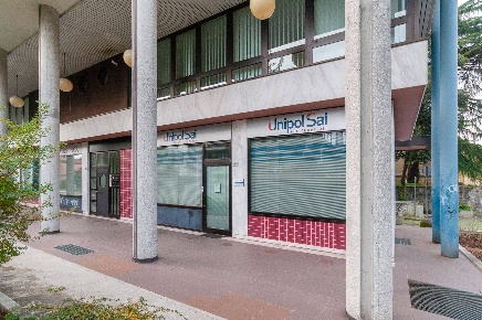 Foto Locale commerciale in via Buonarroti, Gorizia Centro di 109 m²