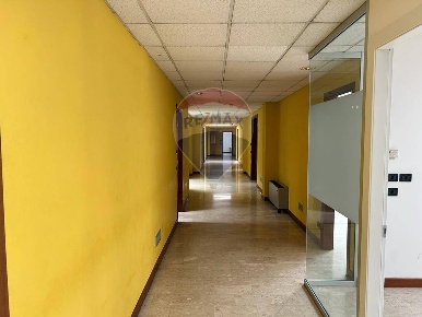 Foto Ufficio a Padova Stazione di 1050 m² con 22 locali in affitto