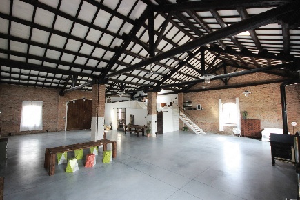 Foto Locale commerciale in Via Ferrari, Castelmassa di 300 m² con 2 locali