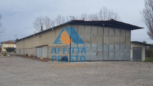 Foto Magazzino a Empoli di 645 m² in vendita