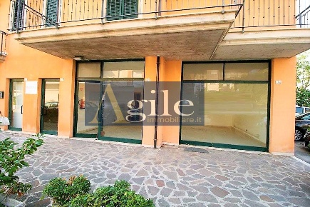 Foto Attività commerciale in borgo san patrizio, Campofilone Centro