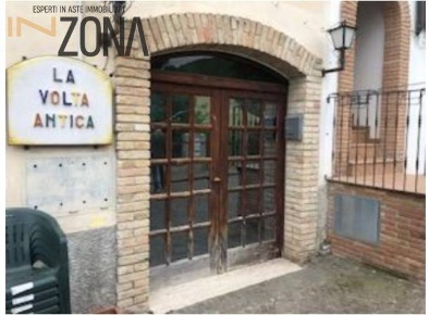 Foto Locale commerciale in Via Barnabei Felice, Castelli Centro di 104 m²