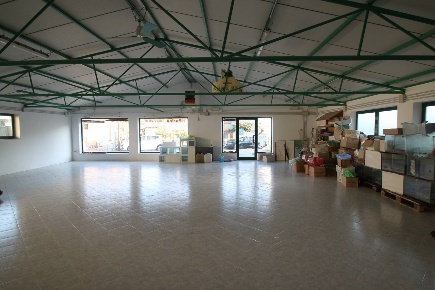 Foto Locale commerciale a Gradisca d'Isonzo di 350 m² con 1 locali