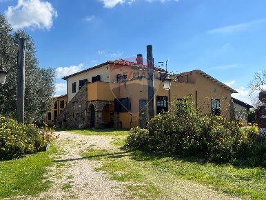 Foto Agriturismo in Via Mediana Bonifica, Lanuvio di 700 m² con 10 locali