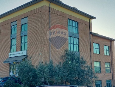 Foto Attività commerciale in Via Settevalli Pila, Perugia di 180 m²