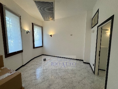 Foto Ufficio a Venezia Lido di Venezia di 70 m² con 3 locali in affitto